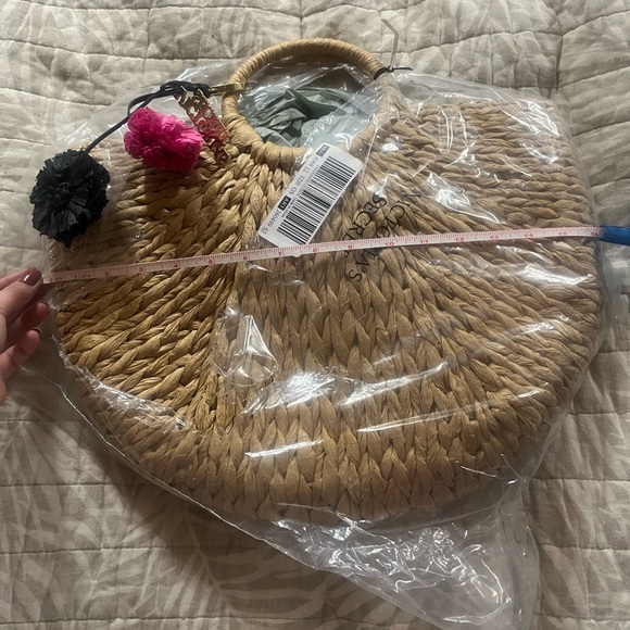 NWT! Victoria secret Half moon straw beach tote - Picture 9 of 10